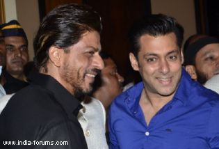 Shah Rukh and Salman hugs