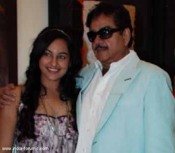 sonakshi sinha and her father actor-politician shatrughan sinha