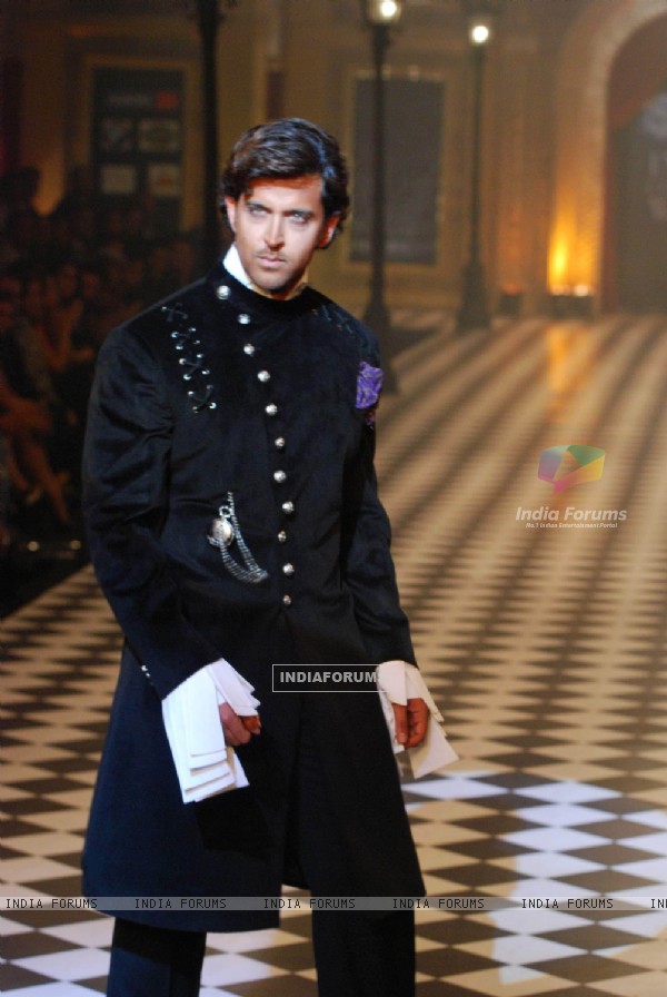 Hrithik Roshan at HDIL India Couture Week 2010 Day 2. Courtesy: IANS