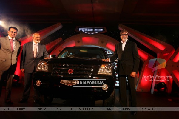 http://img.india-forums.com/images/600x0/155527-amitabh-bachchan-at-the-force-one-suv-car-launch-bash.jpg