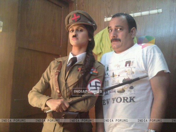  - 198618-krystle-dsouza-with-mohan-chauhan