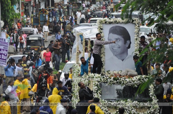 rajesh khanna's funeral procession