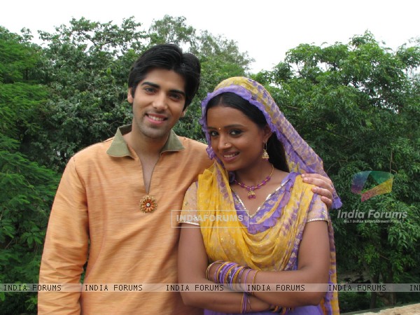 http://img.india-forums.com/images/600x0/33250-ranvir-with-ragini.jpg