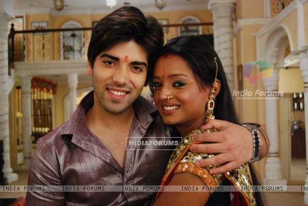 http://img.india-forums.com/images/600x0/33334-ranvir-and-ragini-a-happiest-couple.jpg