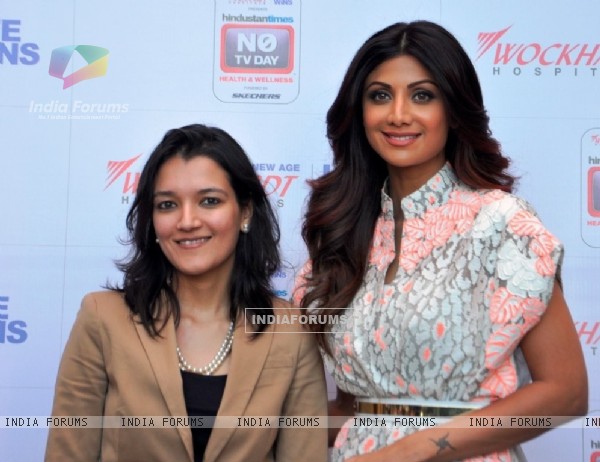 http://img.india-forums.com/images/600x0/387627-shilpa-shetty-at-no-tv-day-event.jpg