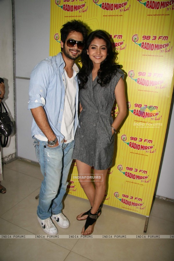 Anushka Sharma and Shahid Kapoor promote ''Badmaash Company'' on Radio 