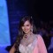 Esha Gupta walk the ramp for Kashi Jewellers at IIJW 2012