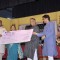 Raj Thackeray and Vikran Gokhale present a Cheque prize to Artists