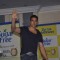 Akshay Kumar waves to the audience at Donate Your Calories Sugarfree Campaign