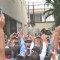 Amitabh Bachchan Greets His Fans!