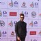 Handsome Shahid Kapoor poses at the red carpet