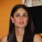 Kareena at unveils 3 idiots script book at Landmark