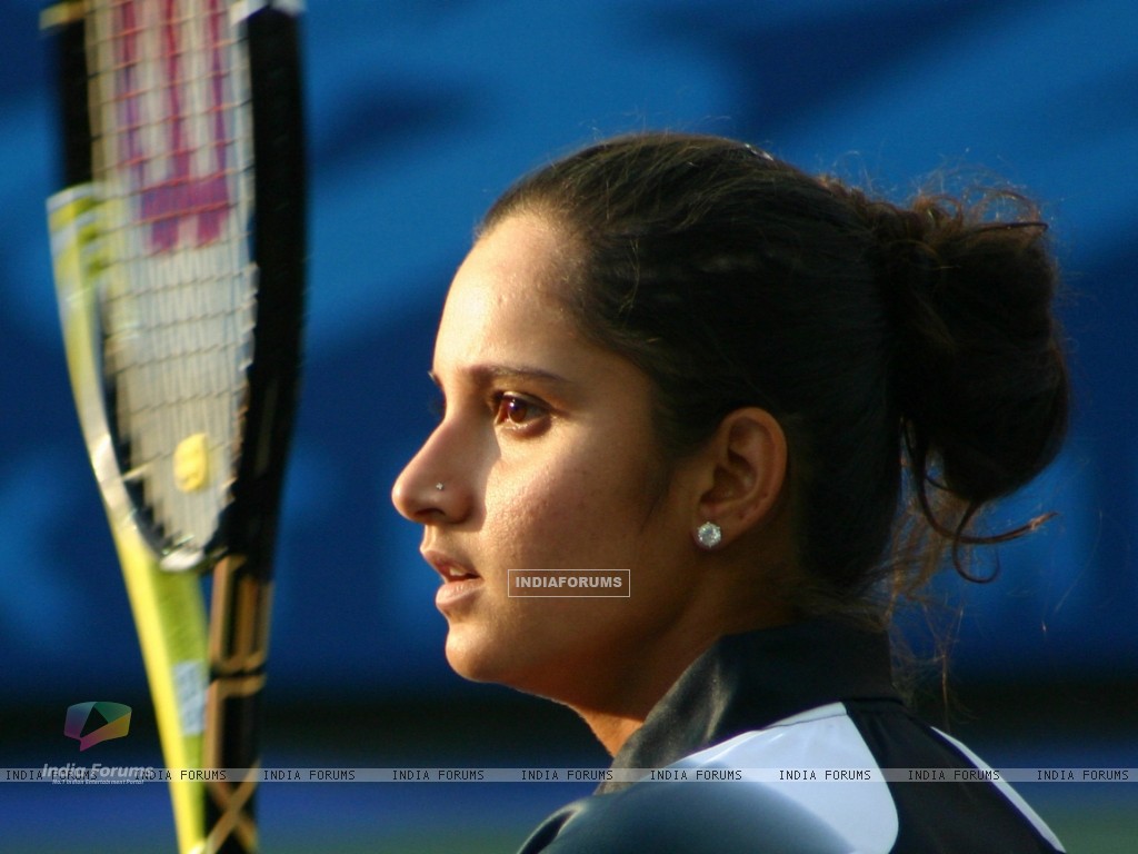 Sania Mirza, paired with Rushmi Chakravarthi, during the women&#39;s doubles finals bronze medal match against compatriots Sanjeev Nirupama and Venkatesha ... - 101061-sania-mirza-paired-with-rushmi-chakravarthi-during-the-women-do