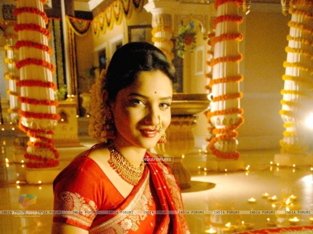 http://img.india-forums.com/wallpapers/1024x768/105418-ankita-lokhande-wishes-happy-diwali.jpg