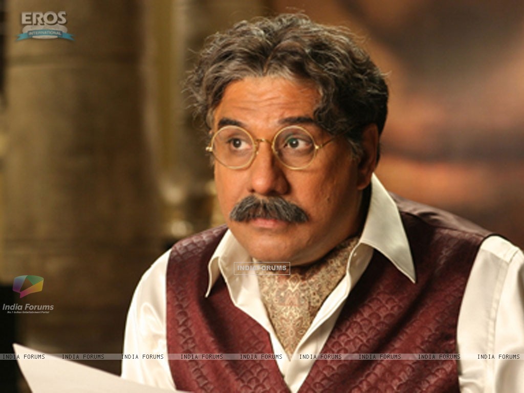 http://img.india-forums.com/wallpapers/1024x768/12351-boman-irani-looking-confused.jpg