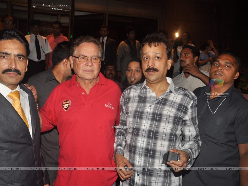  - 216043-bollywood-screenwriter-salim-khan-at-baba-siddique-iftar-party