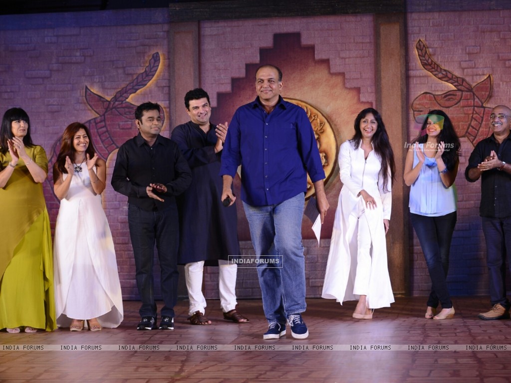 http://img.india-forums.com/wallpapers/1024x768/411830-ashutosh-gowarikar-and-other-celebs-at-mohenjo-daro-promotional-event.jpg