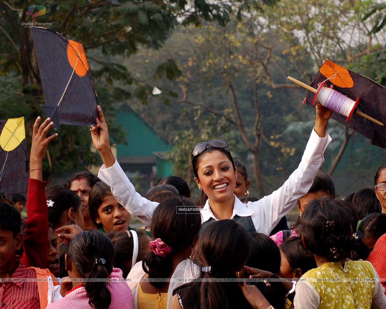 Kolkata: Tollywood actress Paoli Dam celebrates kites festival during the 