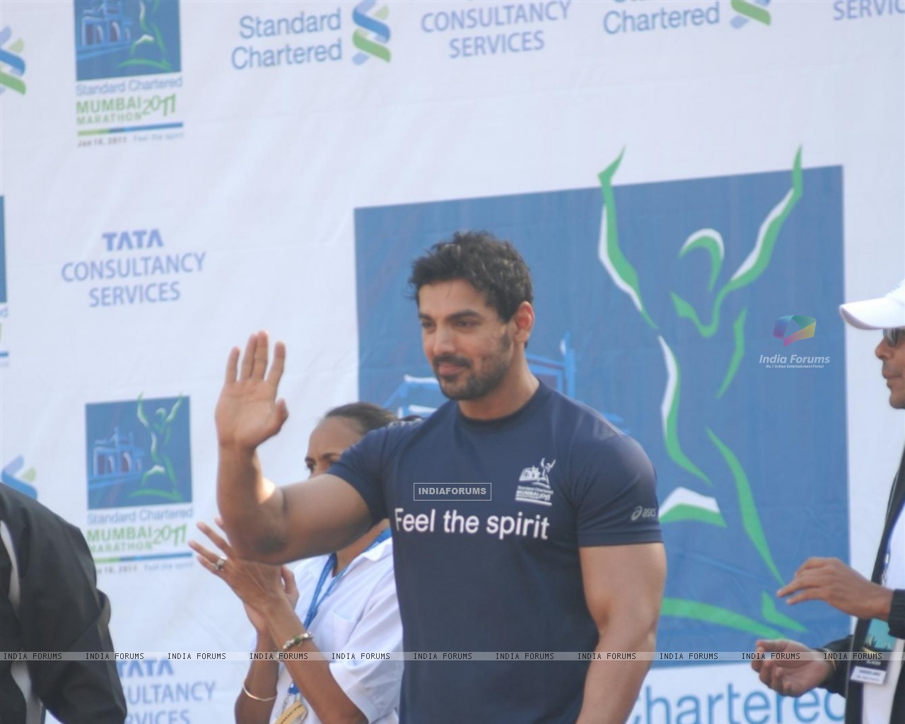 John Abraham at Standard Chartered Mumbai Marathon 2011 (116954) size ...