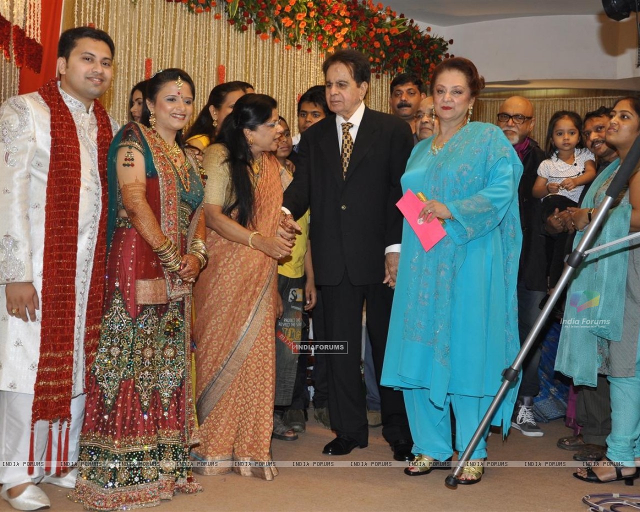 Dilip Kumar and Saira Banu at wedding reception party of Dr.Abhishek and Dr.Shefali Khar [146612) size:1280x1024