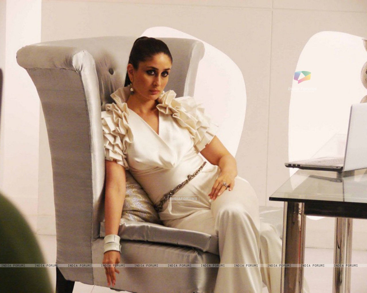 Kareena Kapoor (160539) size:1280x1024