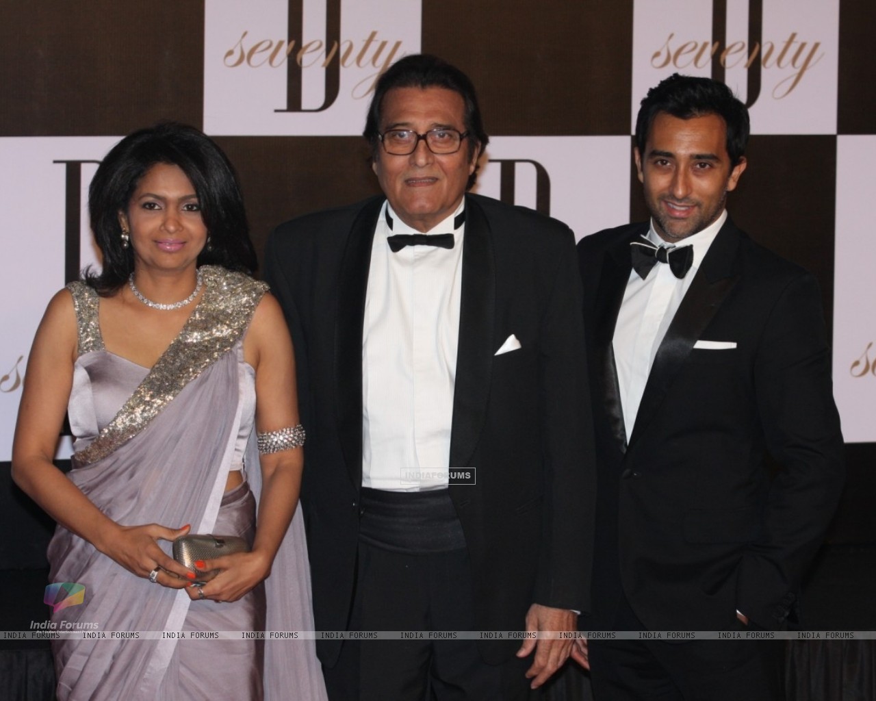 Rahul Khanna : Vinod Khanna with wife Kavita and son Rahul ...