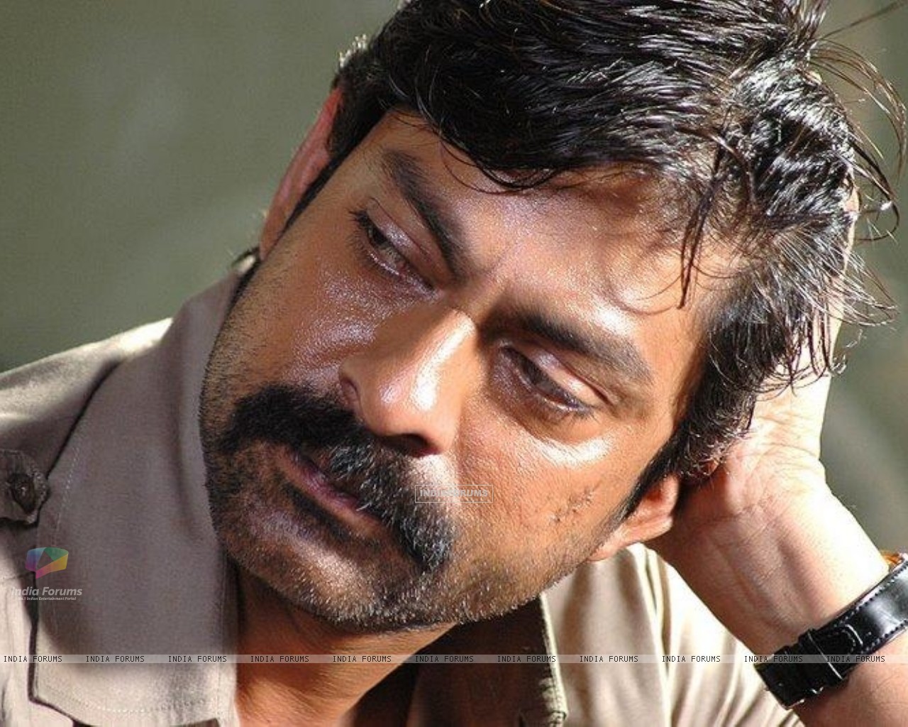 24275-jagapathi-babu.jpg