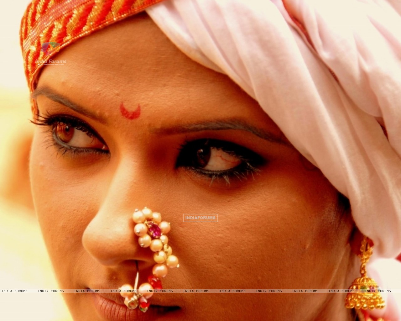 Kratika Sengar as Laxmi Bai (65618) size:1280x1024