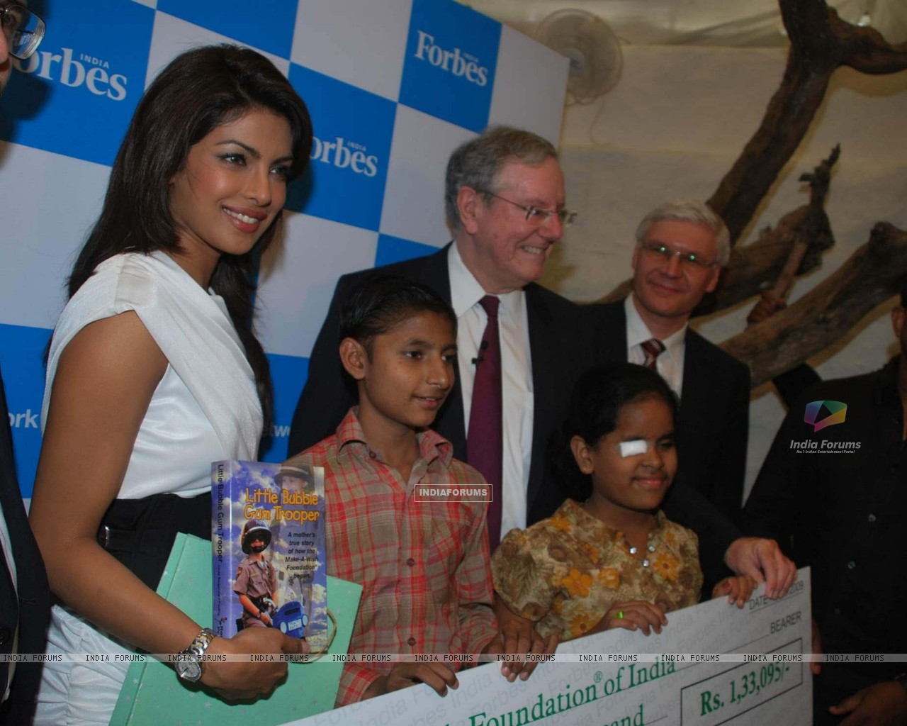 Priyanka Chopra at Fobes Make A Wish Foundation event at Olive - Wallpaper