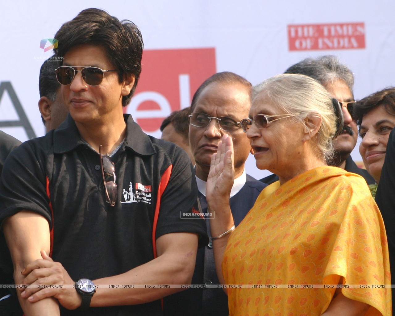  - 81726-delhi-chife-minister-sheela-dixit-with-bollywood-star-shahrukh-k