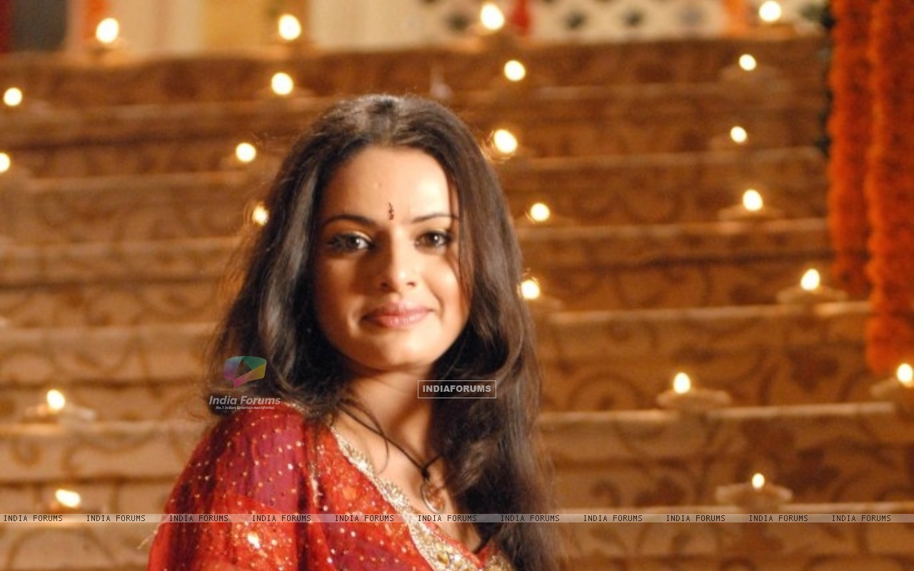 Wallpaper - Binny Sharma from Sanjog Se Bani Sangini wishes Happy