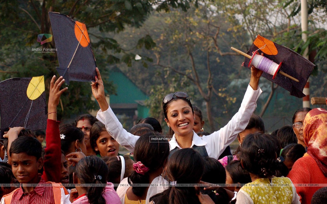 Kolkata: Tollywood actress Paoli Dam celebrates kites festival during the 