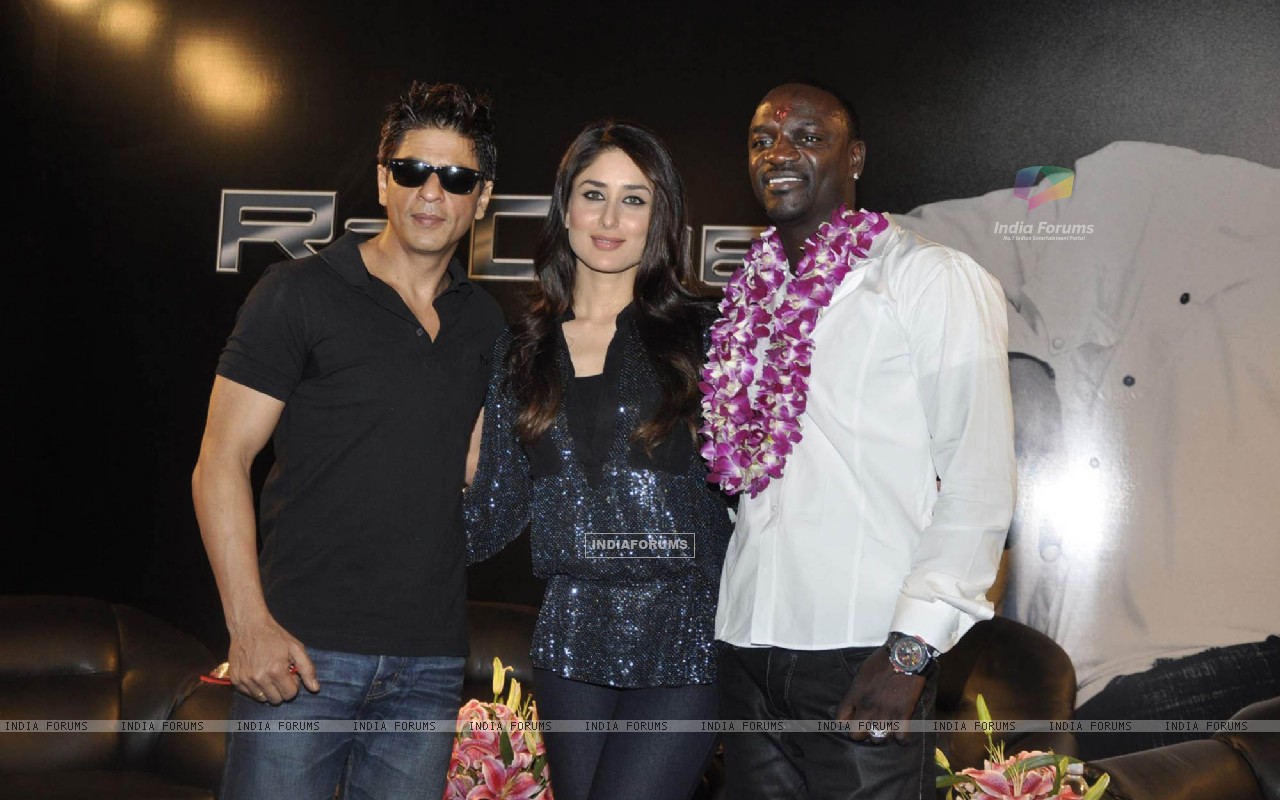  Akon is in Mumbai to record a song for RaOne - Wallpaper (Size:1280x800)