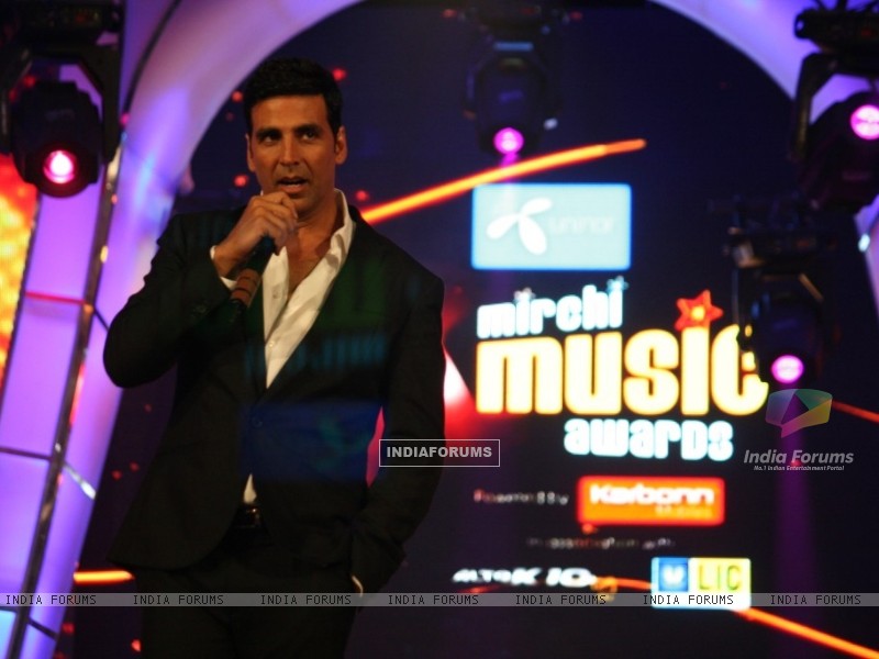  ... titled "Akshay Kumar at Mirchi MUSIC AWARDS 2011 at BKC" (118999