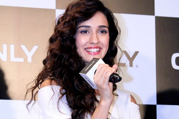 Disha Patani's ADVICE for college-goers! | 80023