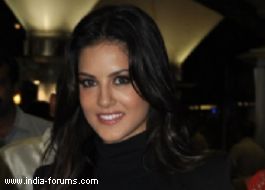Sunny Leone keen to do family drama | India Forums