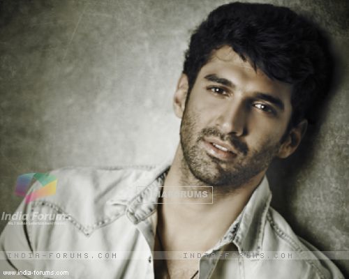 Fan requests Aditya Roy Kapur to watch Aashiqui 2 with her | India Forums
