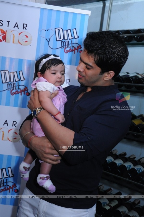 Amit Tandon with his daughter in Star One's Dill Mill Gayye party at Vie Lounge