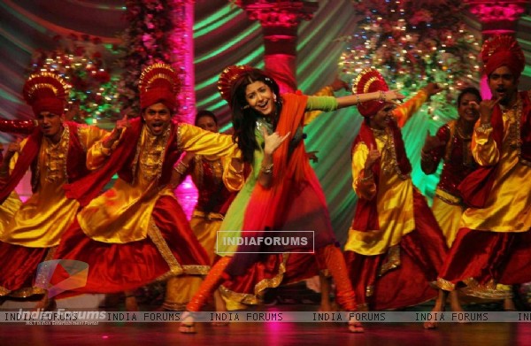 Govinda, Tanushree, Anushka and Ranveer on the sets of Saas Bina Sasural