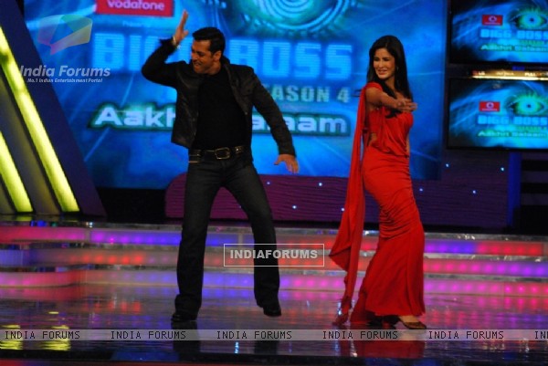 Salmaan and Katrina Dance on 'Shiela Ki Jawani'