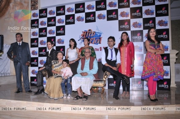 The Virani Family and Devki, the female protagonist(extreme right)in Mukti Bandhan