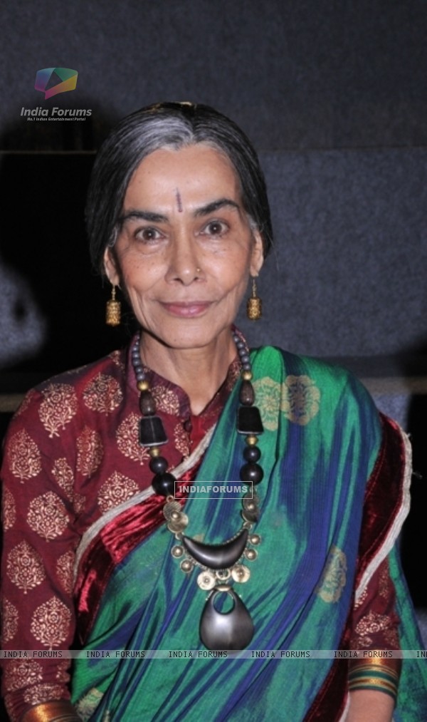 Surekha Sikri as Sutradhar of Maa Exchange