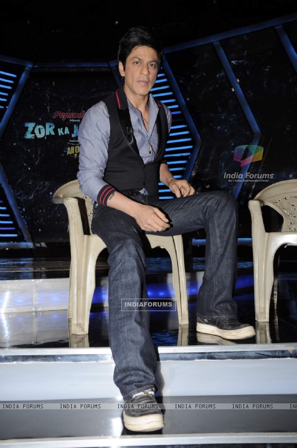Shahrukh Khan on the sets of Imagine Jhor Ka Jhatka at Yashraj Studios in Mumbai. .