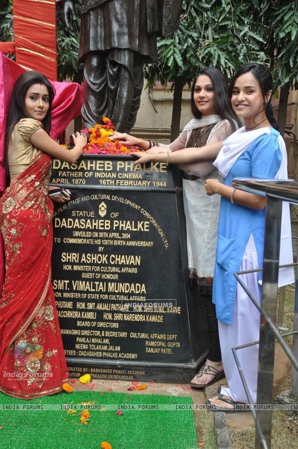 Tina Dutta, Gracy singh and Bhavna Khatri at Dadasaheb Phalke Punytithi