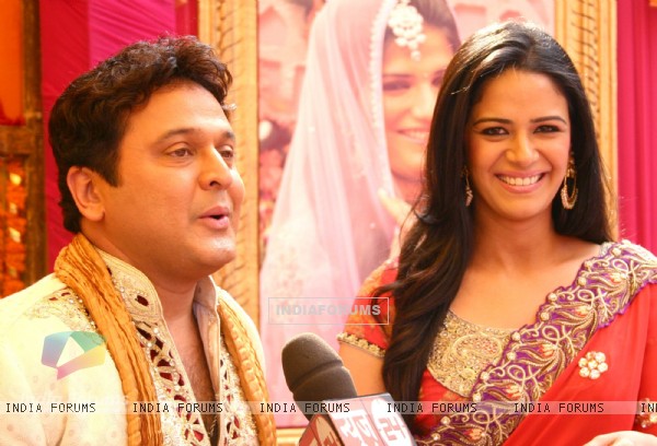 Imagine TV show &quot;Shaadi 3 Carore Ki '' host Ali Asgar and Mona Singh in New Delhi on Saturday- IANS Photo by Amlan Paliwal..