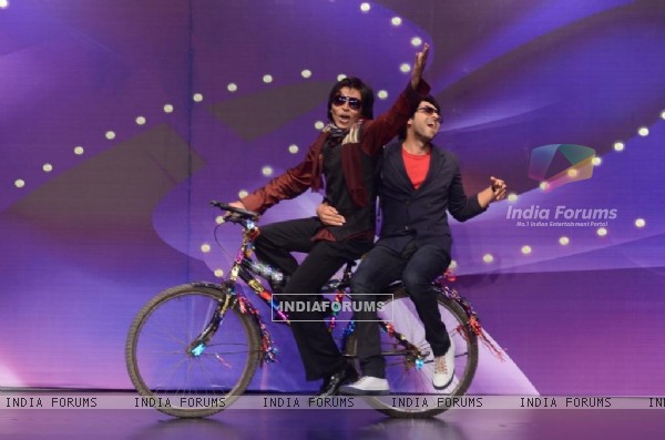Ayushman enjoys a bicycle ride with a contestant while he performs at the JUST DANCE Mumbai Audition
