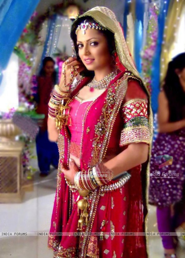 Drashti Dhami as Geet