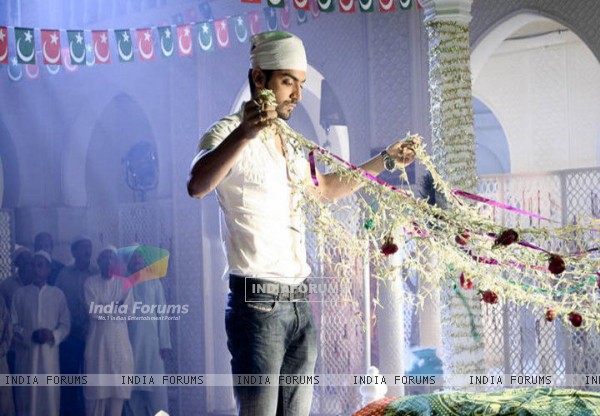 Gurmeet Choudhary as Maan Singh Khurana