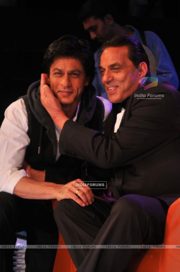 Shah Rukh Khan on the sets of India's Got Talent 3 finale