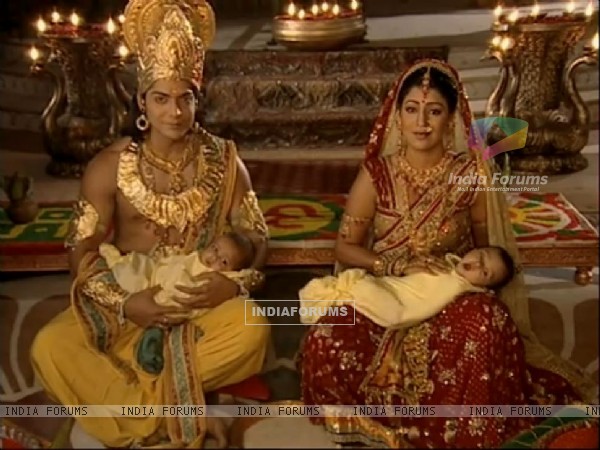 Siya-Raam with their children in Kaushalya Maa's dream